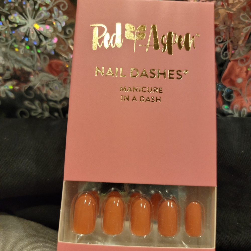 Red Aspen Nail Dashes 💅